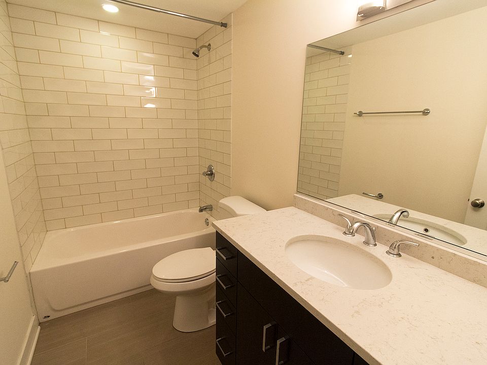 751 Buckingham Bathroom