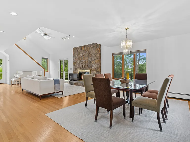 18 Noyac Harbor Rd — Photo 10