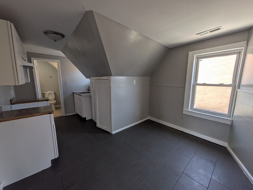 1st image of 467 Connecticut Ave #3A