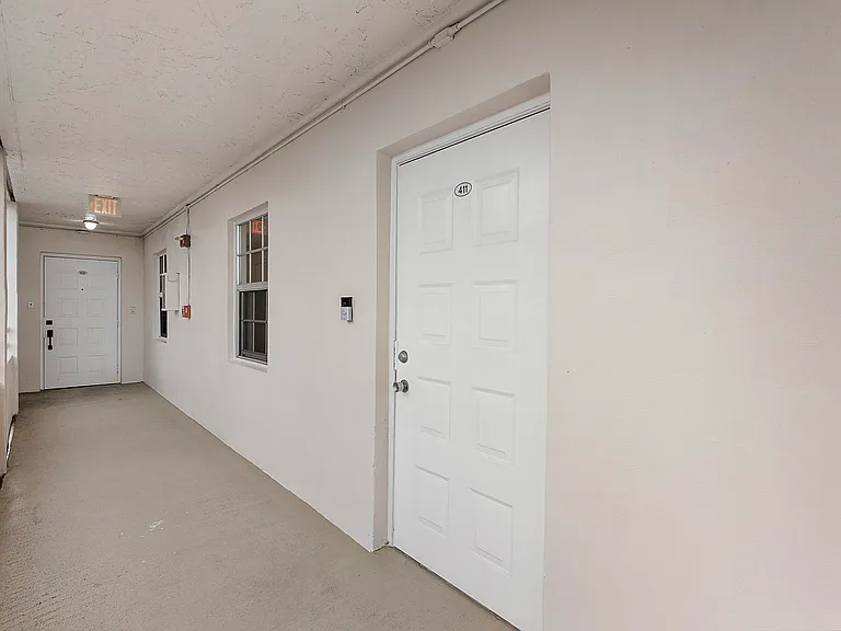 3900 Oaks Clubhouse Dr #411 — Photo 5