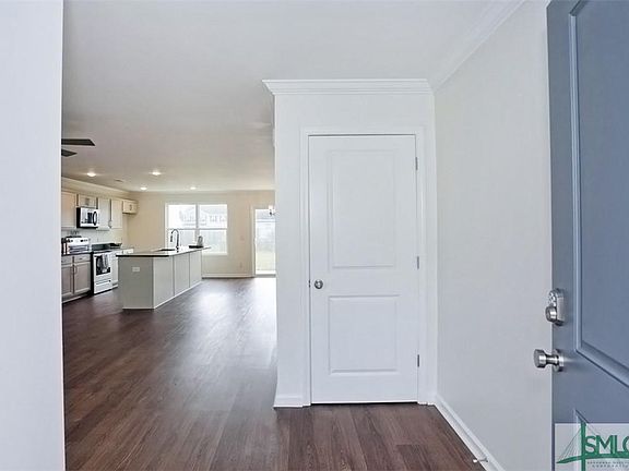 3rd image of 6 Blackberry Cir