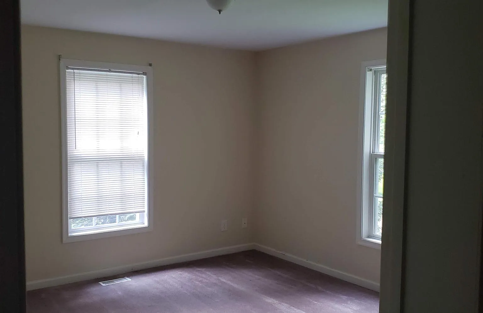 2 bed, 850 sqft, $1,350 — Photo 2