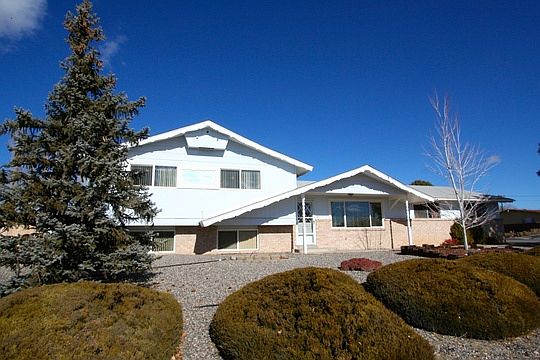 1st image of 3001 N Vista Cir