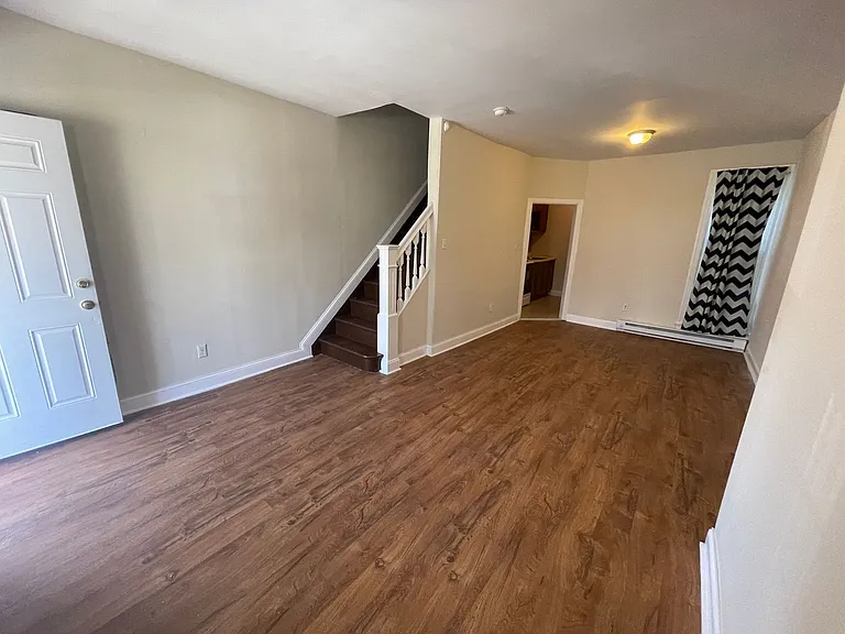162 N Robinson St — Photo 2