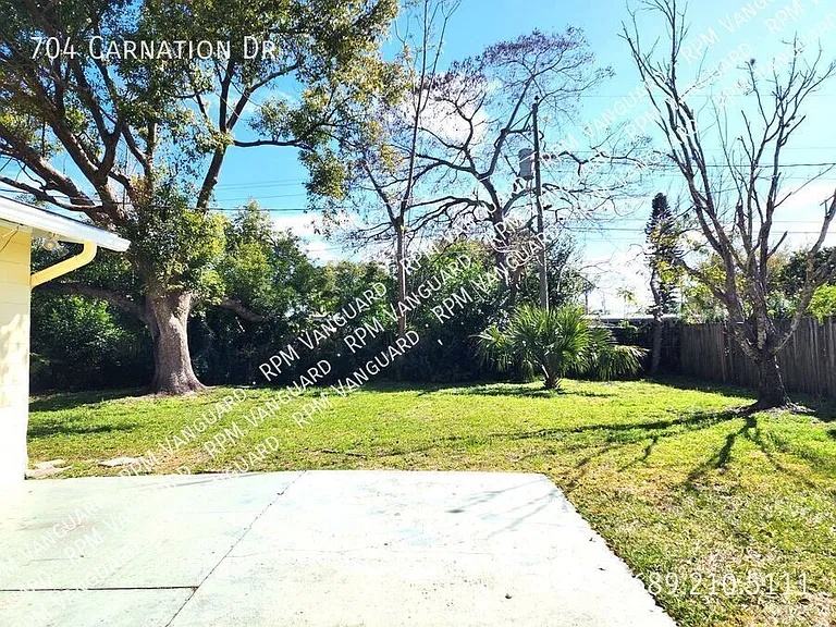 704 Carnation Dr — Photo 13