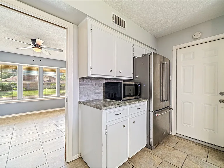 2445 Cricket Hollow St — Photo 14