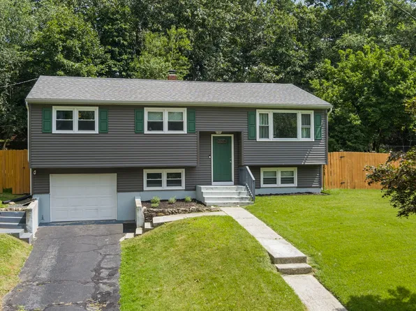 11 Willow Lane, Ledyard, CT 06339