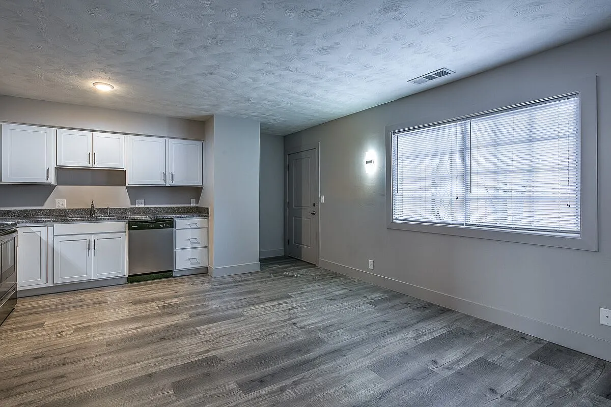 Building Photo - 709 S 35th