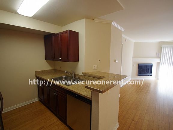 5th image of 5550 Owensmouth Ave APT 122