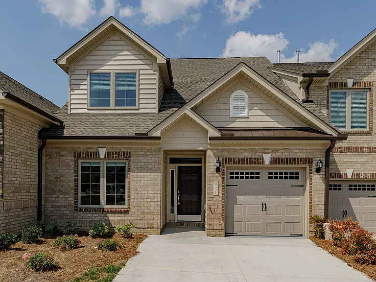 4331 Holstein Dr — Photo 2