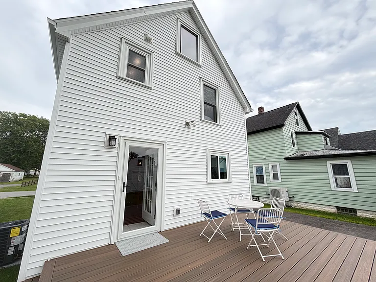 57 Caswell St — Photo 41