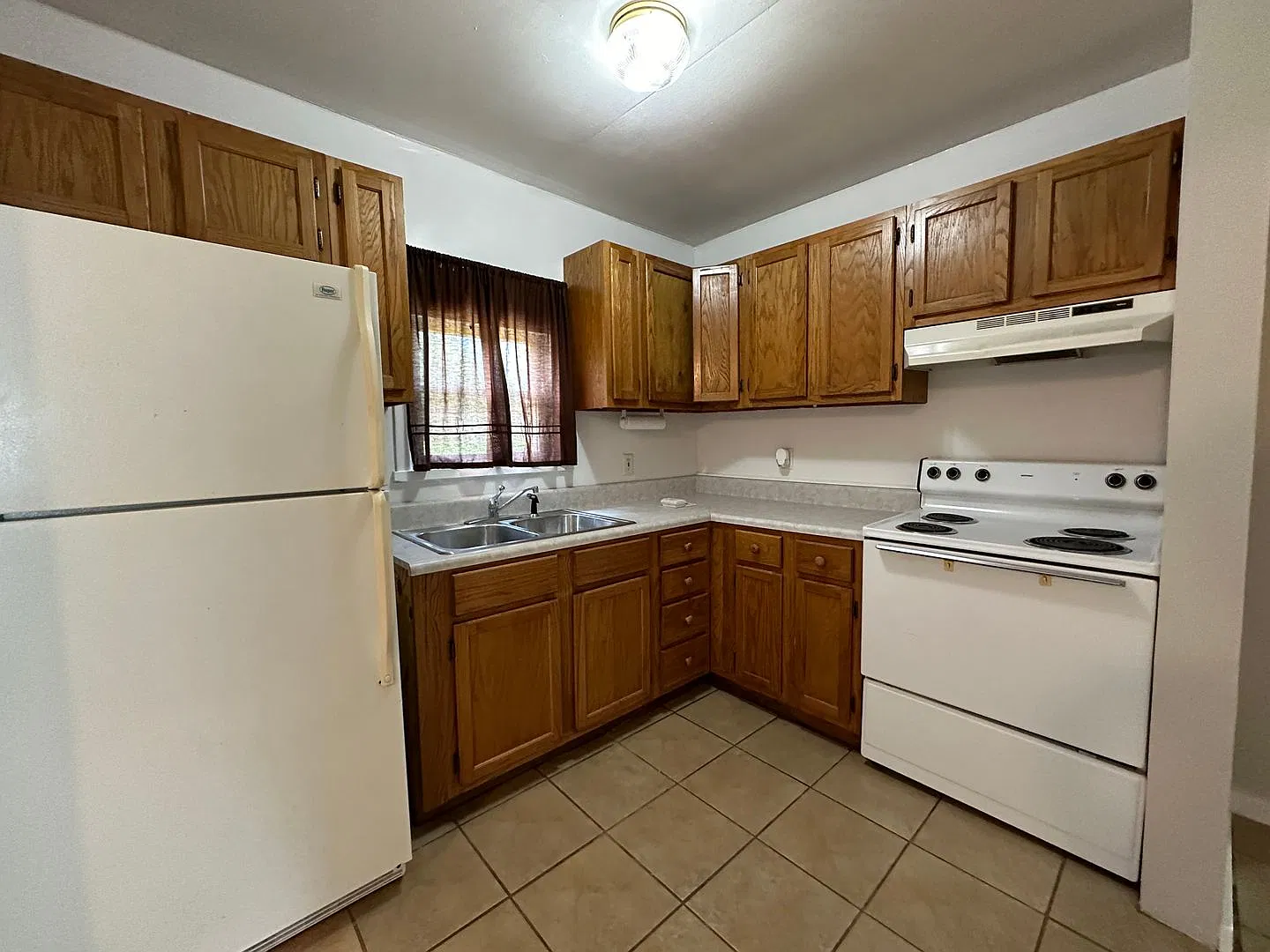 2 bedroom 1 bath with bonus room ~ lawn care included! — Photo 3
