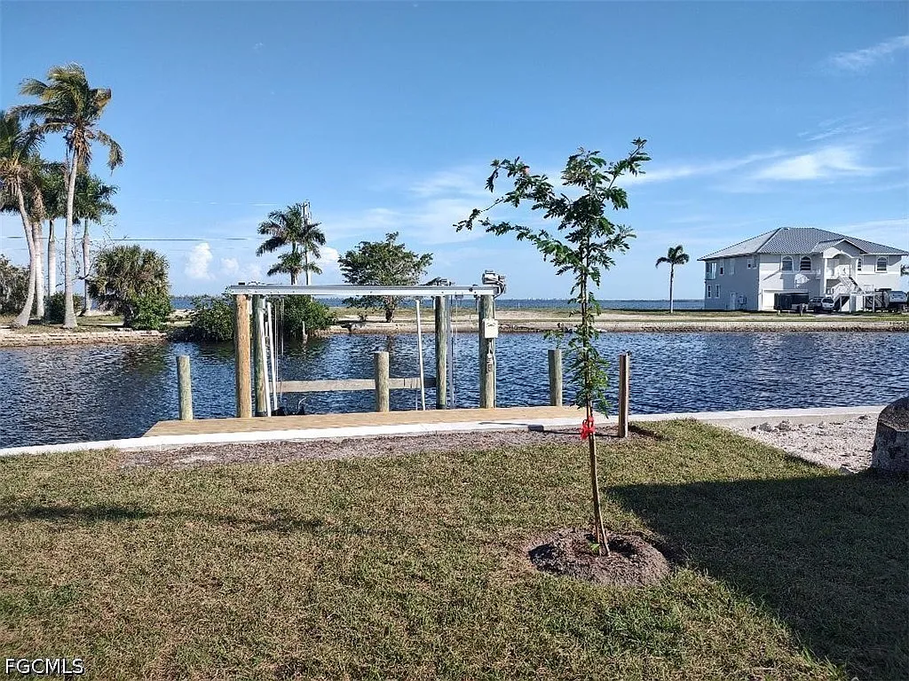 2 bed, 2.0 bath, 936 sqft, $4,500 — Photo 3