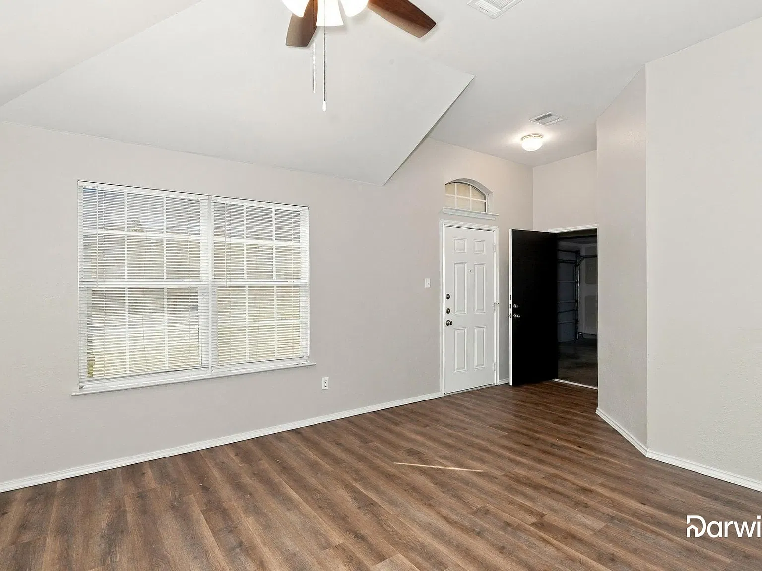 3 bed, 2.0 bath, 1680 sqft, $2,215 — Photo 4