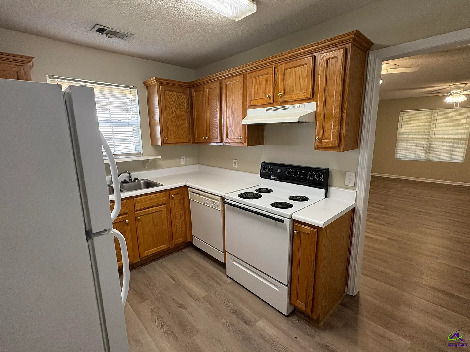 2 bed, 2.0 bath, 1192 sqft, $1,200 — Photo 4