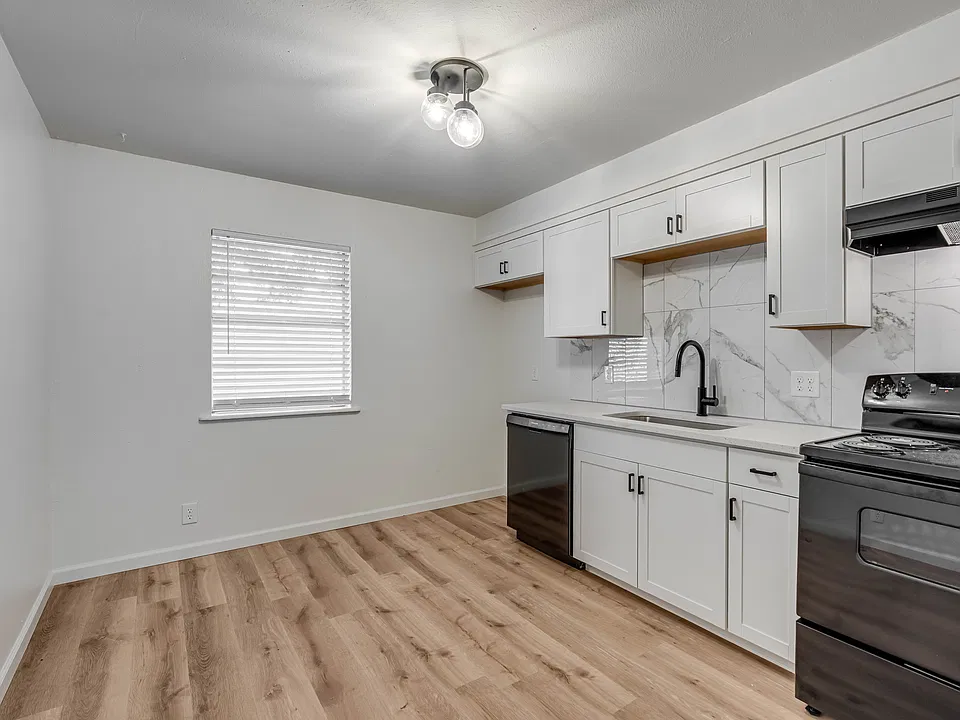 119 W Frank St #119