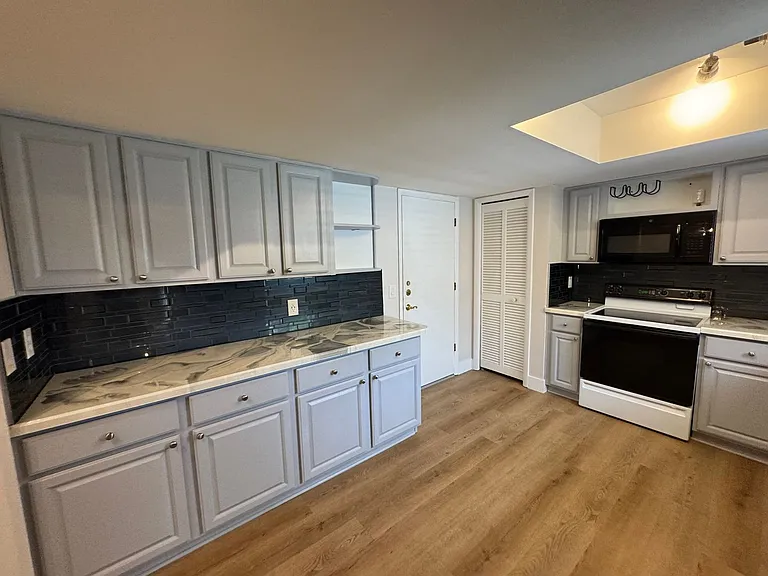 107 S Deerwood Ave — Photo 5