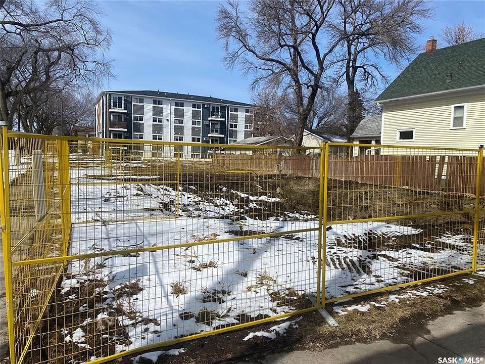 2nd image of 718 Lansdowne AVENUE