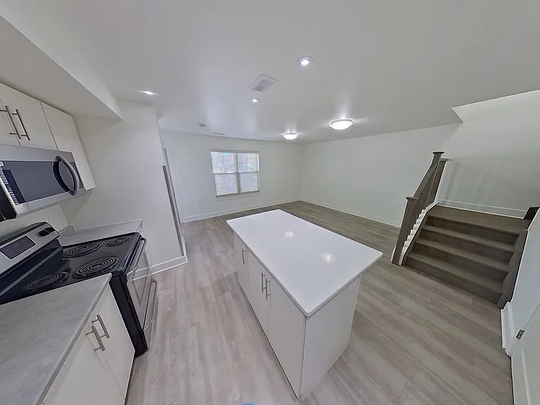 464 Frontenac St #16 — Photo 8