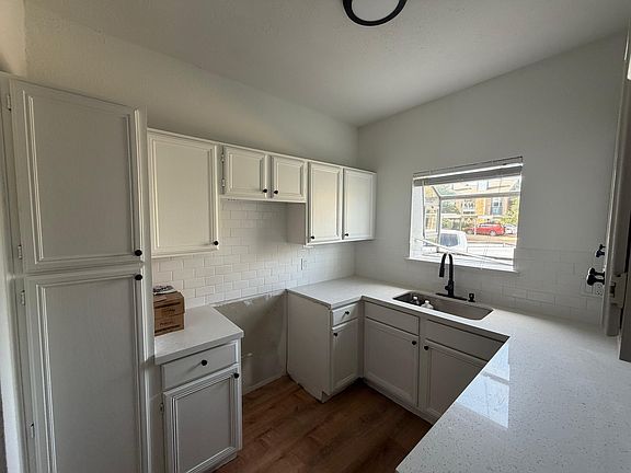 3rd image of 2323 Fairwind Rd #105