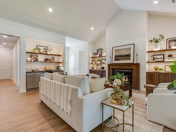 5th image of 14150 Oakwood
