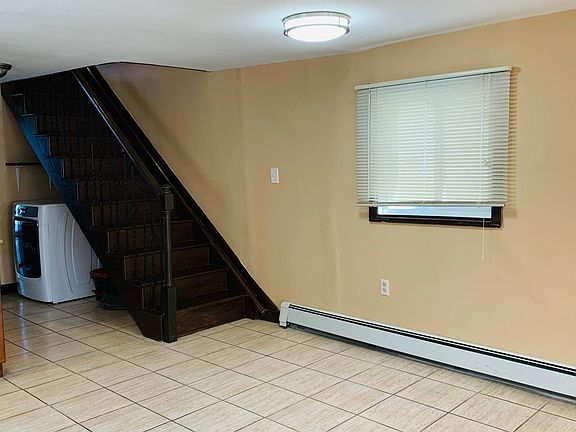 4th image of 431 Hamden Ave