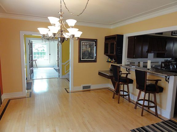 4th image of 105 W Crestwood Dr