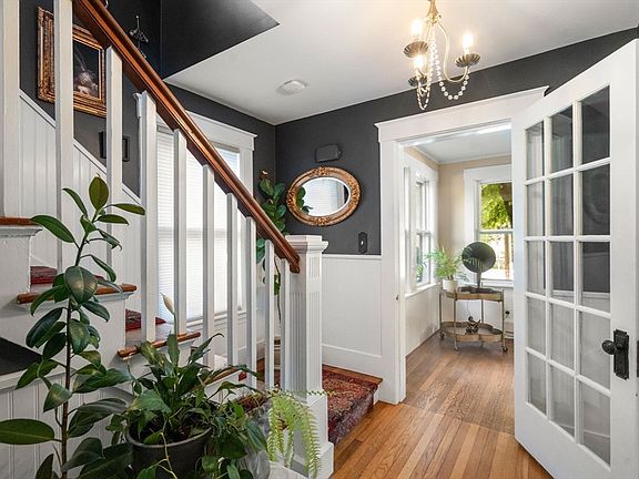 4th image of 127 Summer St