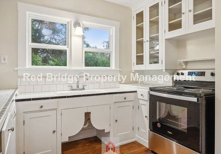 2619 NE Flanders St — Photo 15