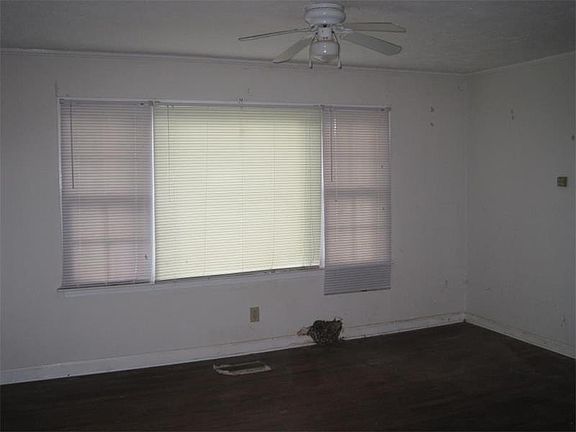 3rd image of 855 Dennis Dr