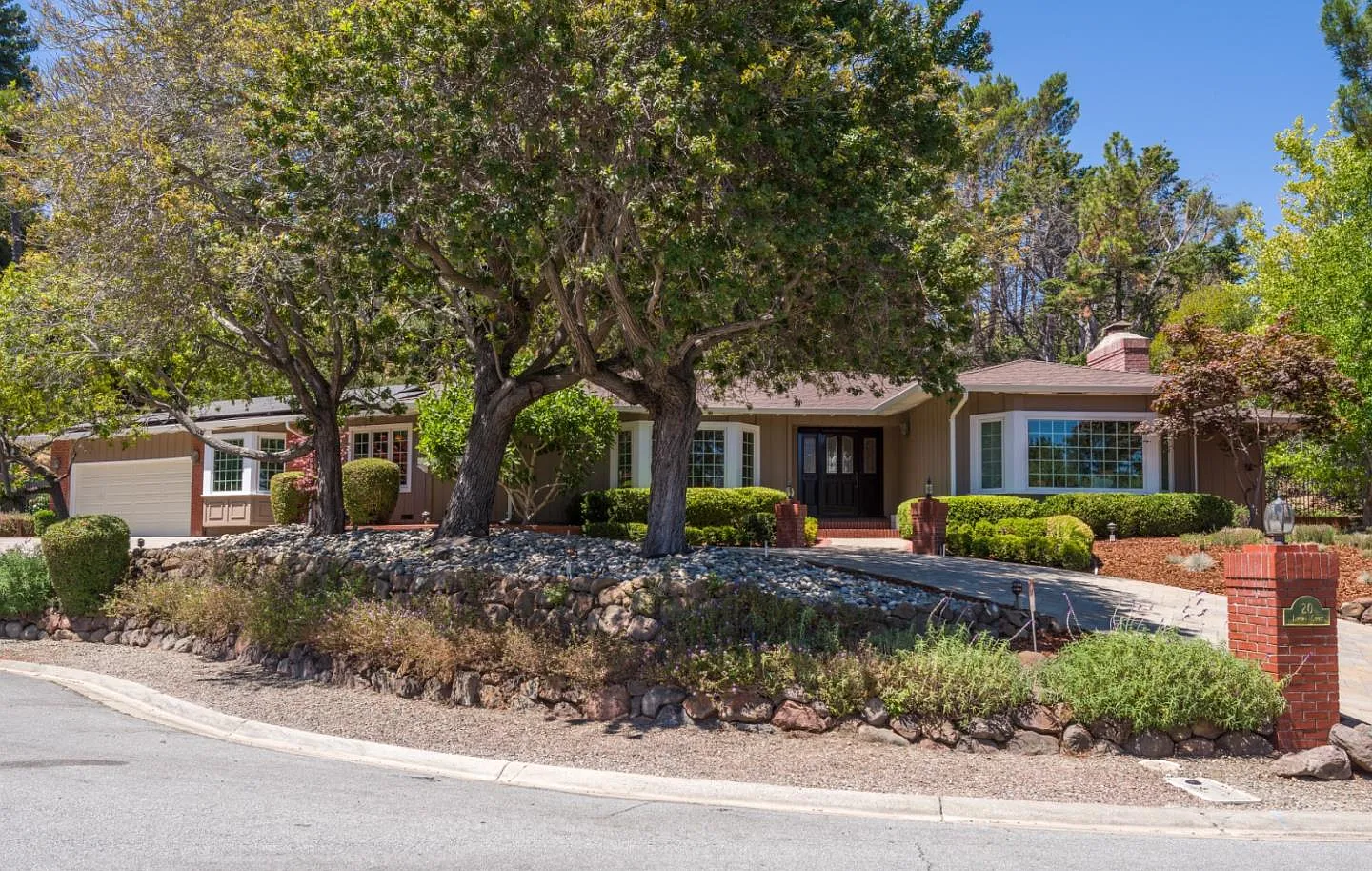 20 Lohoma Ct photo 1