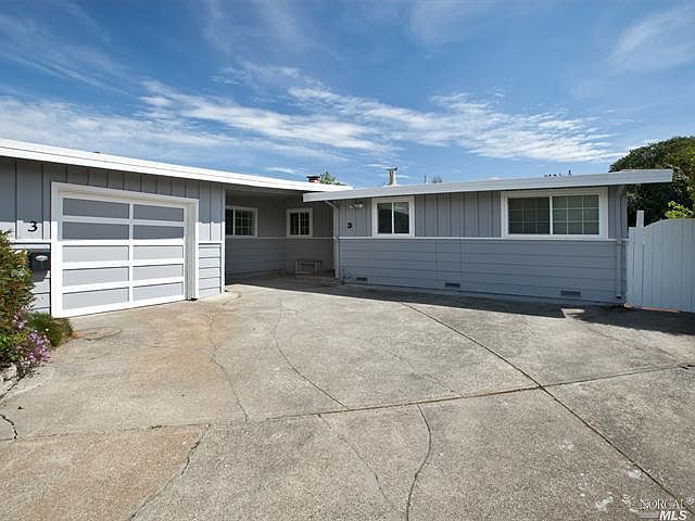 2nd image of 3 Harbor Dr