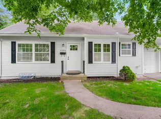 5205 W 50th Ter, Roeland Park, KS 66205