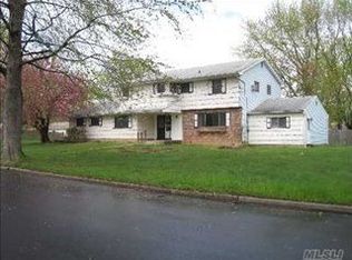 5 Penelope Dr, East Setauket, NY 11733