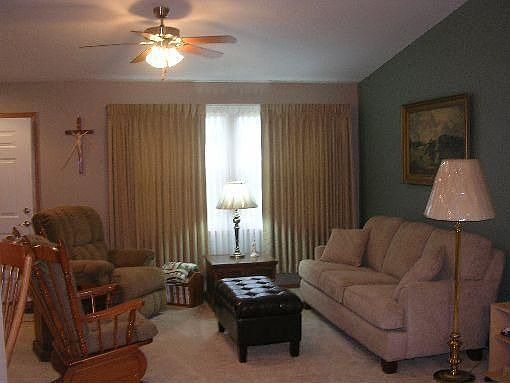 3rd image of 325 Grant Avenue Cir