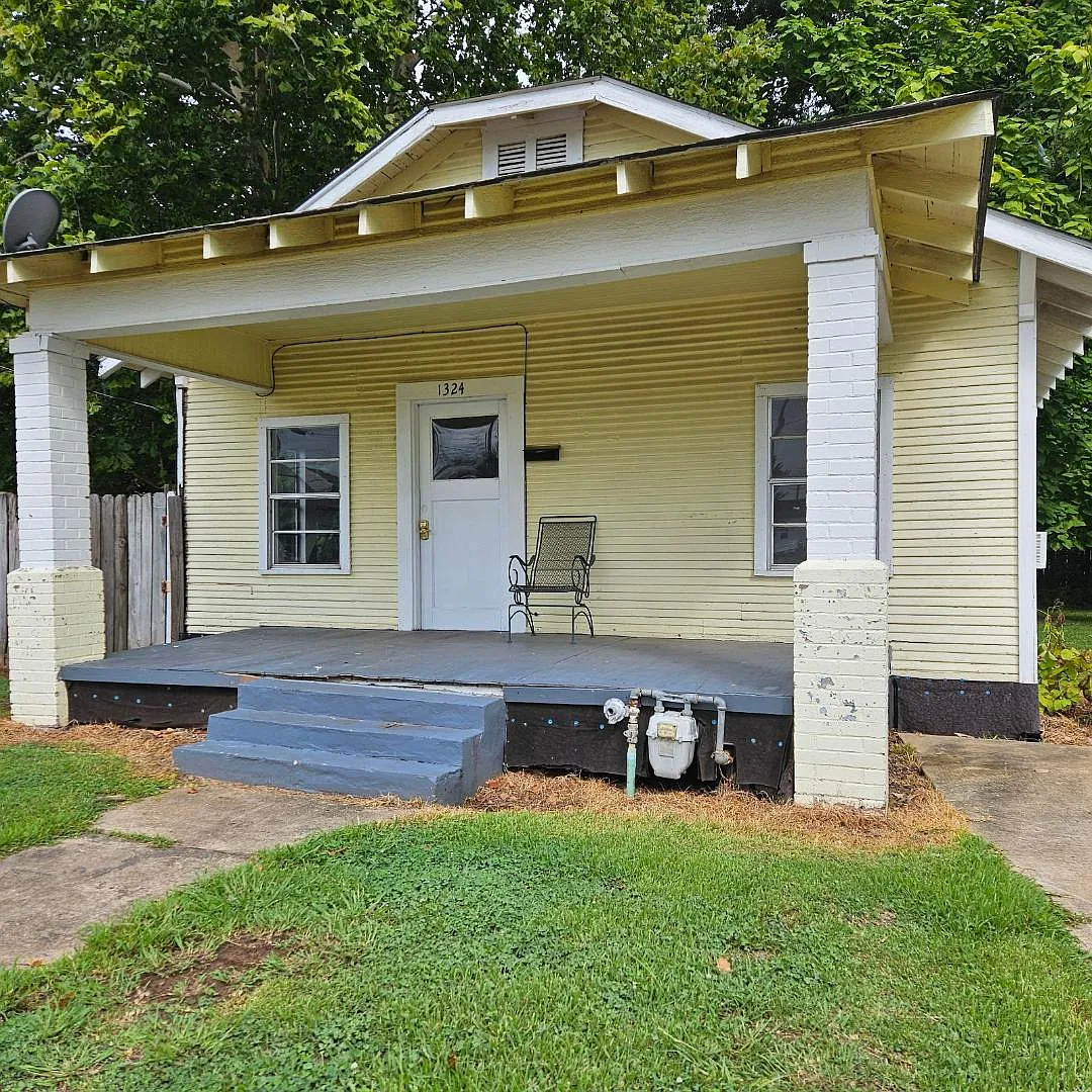 2 bed, $750 — Photo 1