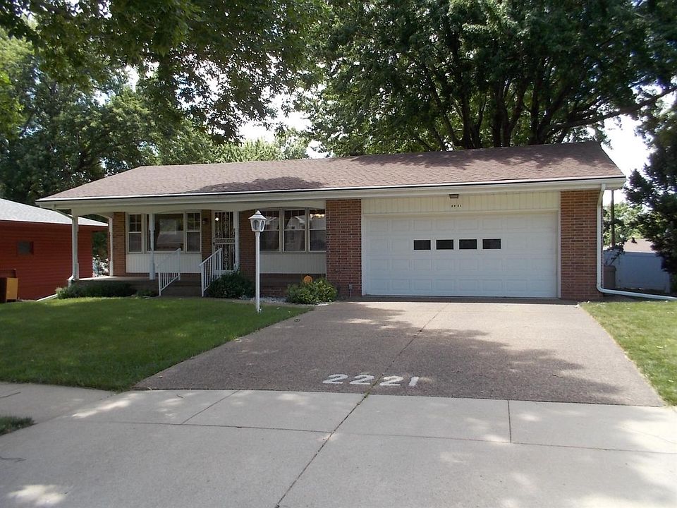 1st image of 2221 Dorothy Dr