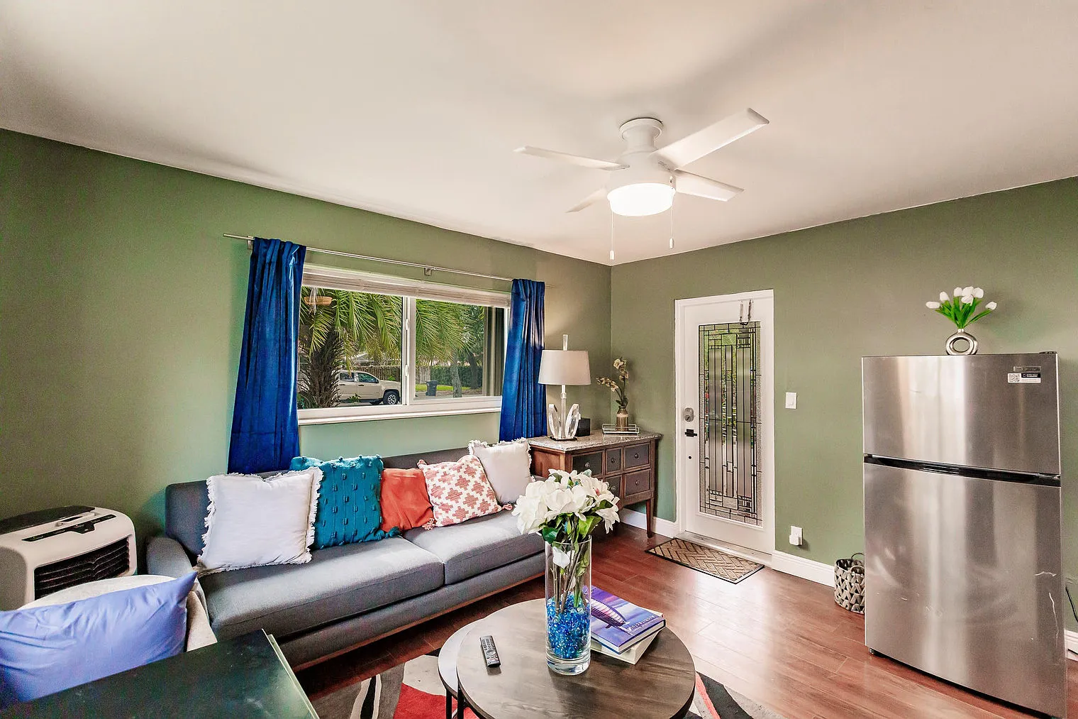 1 bed, 1.0 bath, 452 sqft, $1,800 — Photo 1
