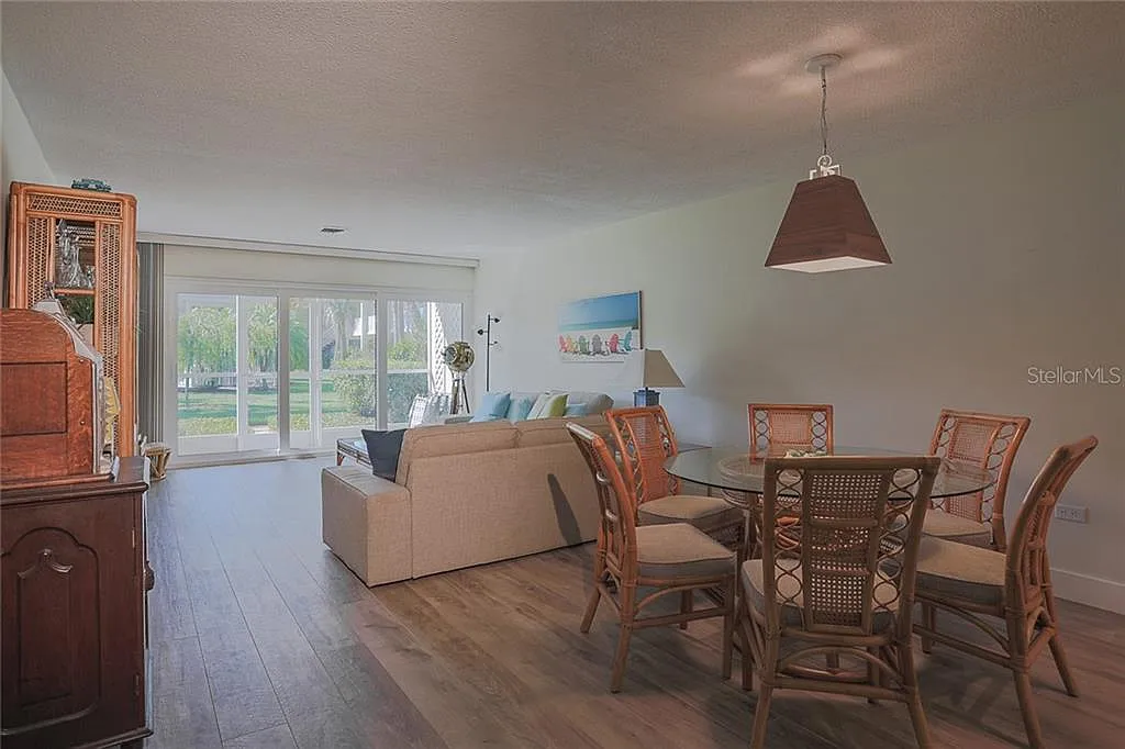 1 bed, 1.0 bath, 770 sqft, $2,100 — Photo 4
