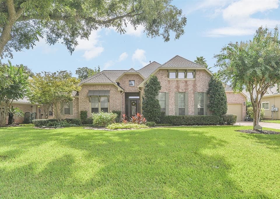 Gorgeous curb appeal welcomes you to this home.
