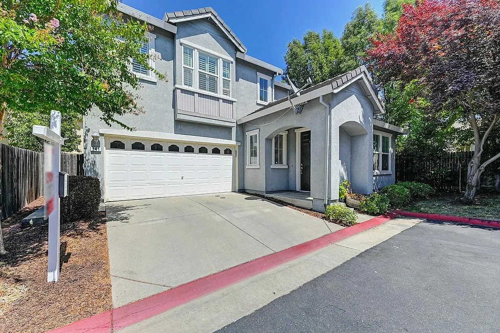 941 Courtyards Loop photo 1