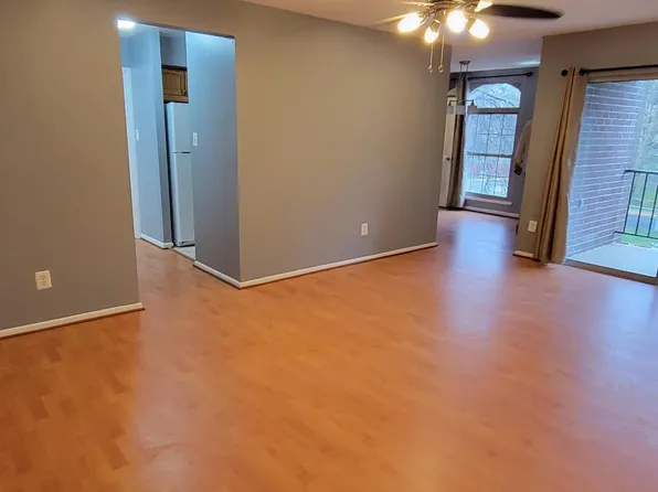 3300 Woodburn Village Dr APT 22, Annandale, VA 22003