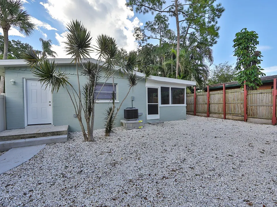 14160 Victoria Rd