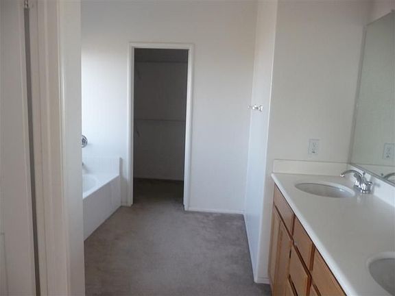 4th image of 11882 Cliffrose Ct