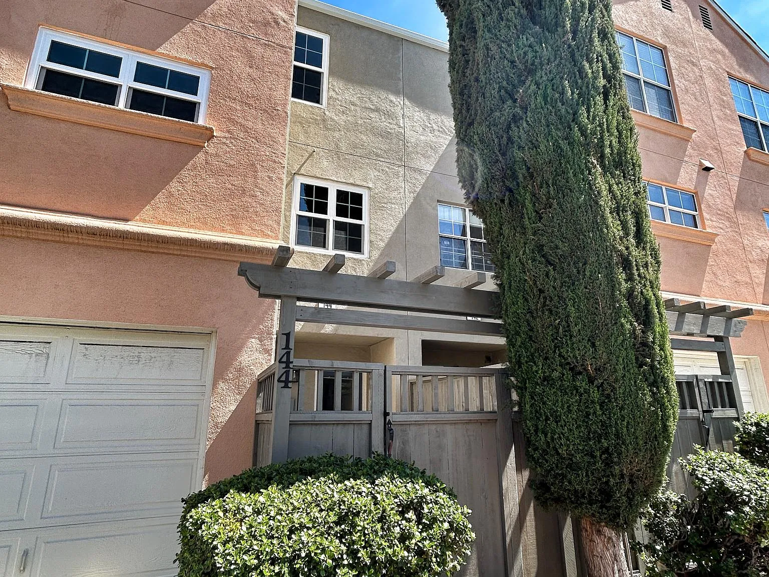 144 Alley Way — Photo 2
