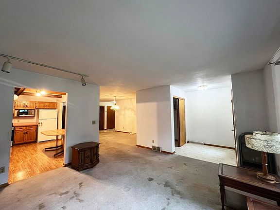 3rd image of 300 Hillcrest Dr