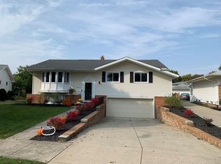 21947 Marian Cir, Fairview Park, OH