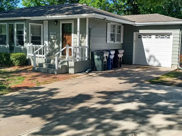 923 Crestline Dr, Lawrence, KS 66049