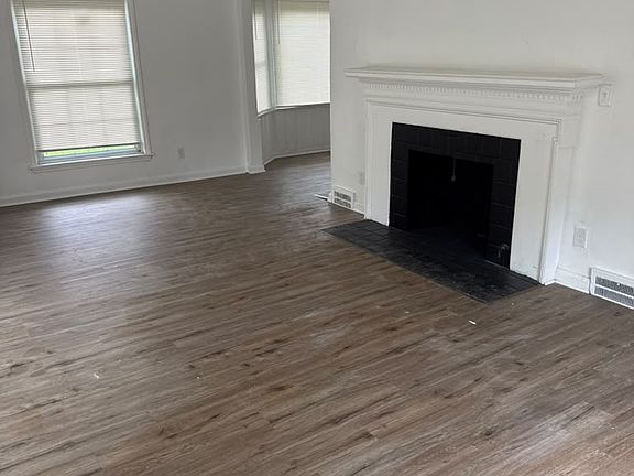 4th image of 16779 Vaughan St