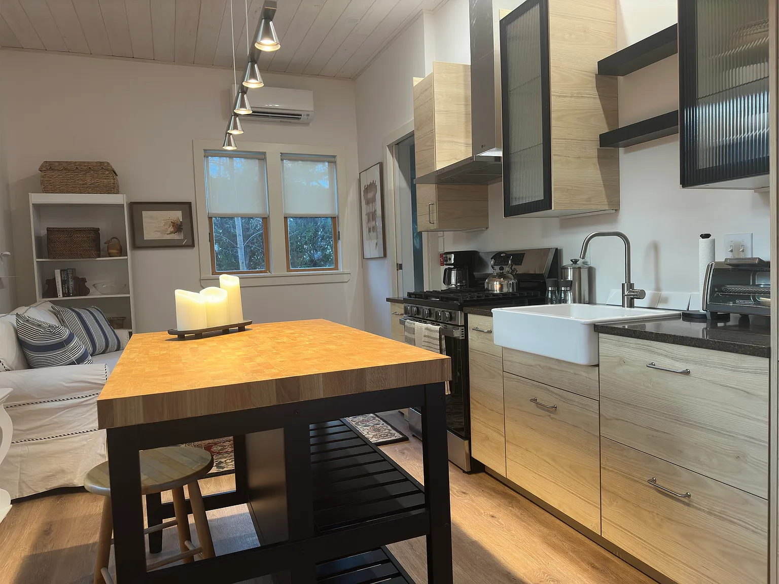 1 bed, 750 sqft, $2,100 — Photo 2